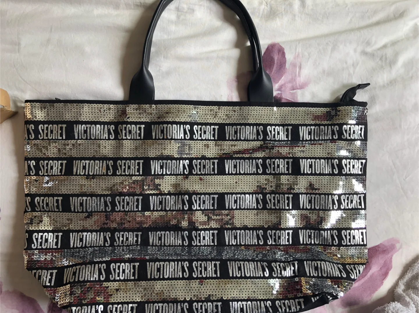 Victoria's Secret Tote Bag - NEW image indicator(5)