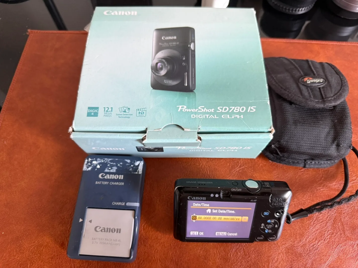 Canon PowerShot SD780 IS Digital Camera w/ Accessories thumbnail