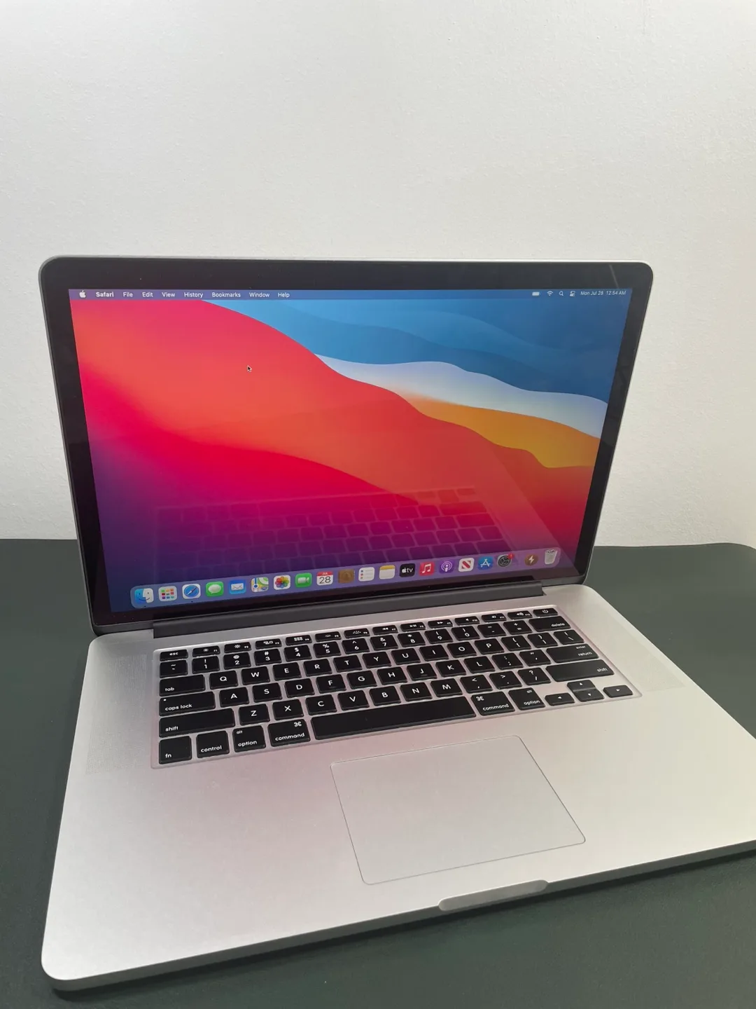 MacBook Pro 15” 8 GB RAM (2013) + Charger thumbnail