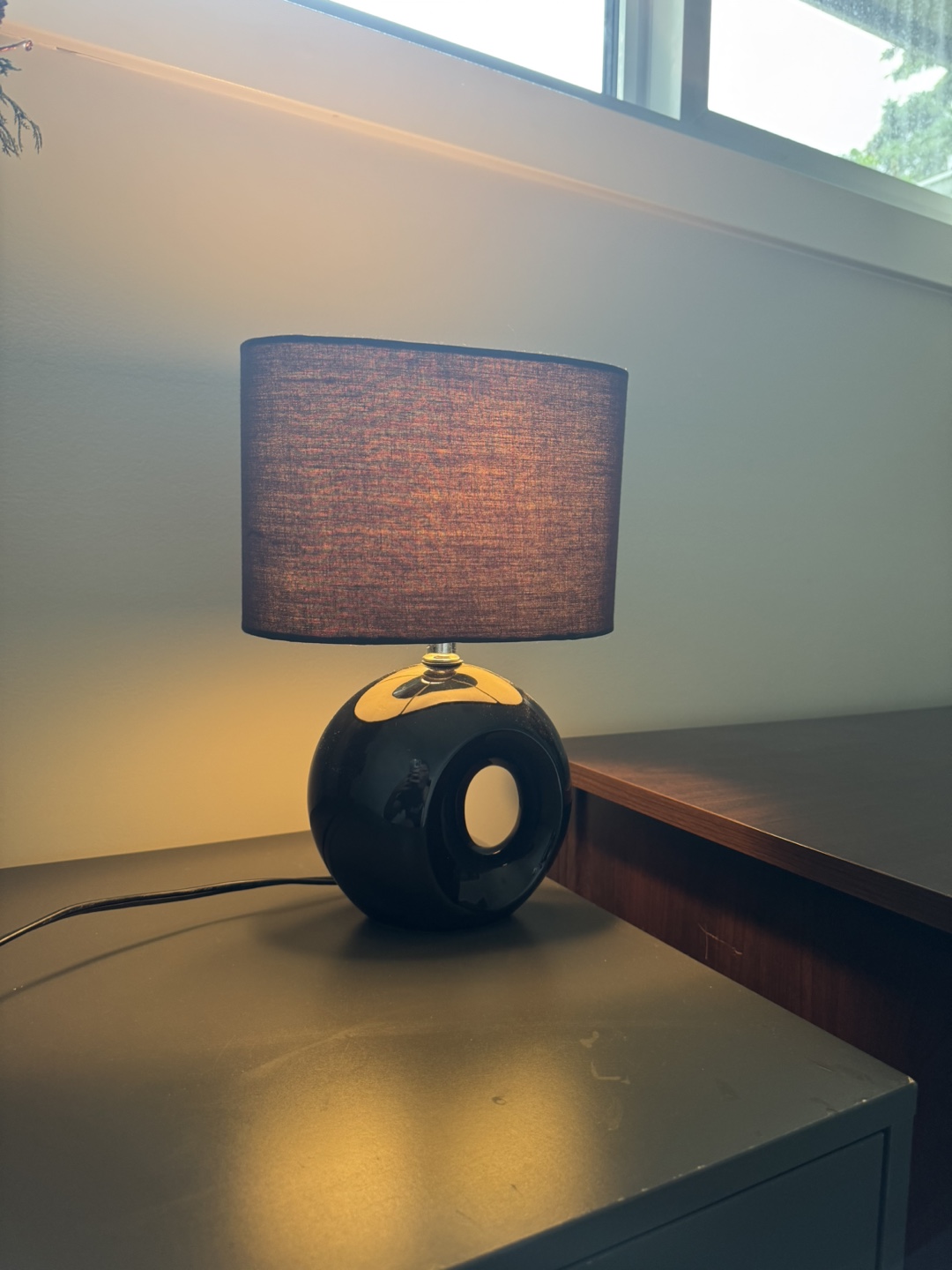 Black Globe Table Lamp - photo 2