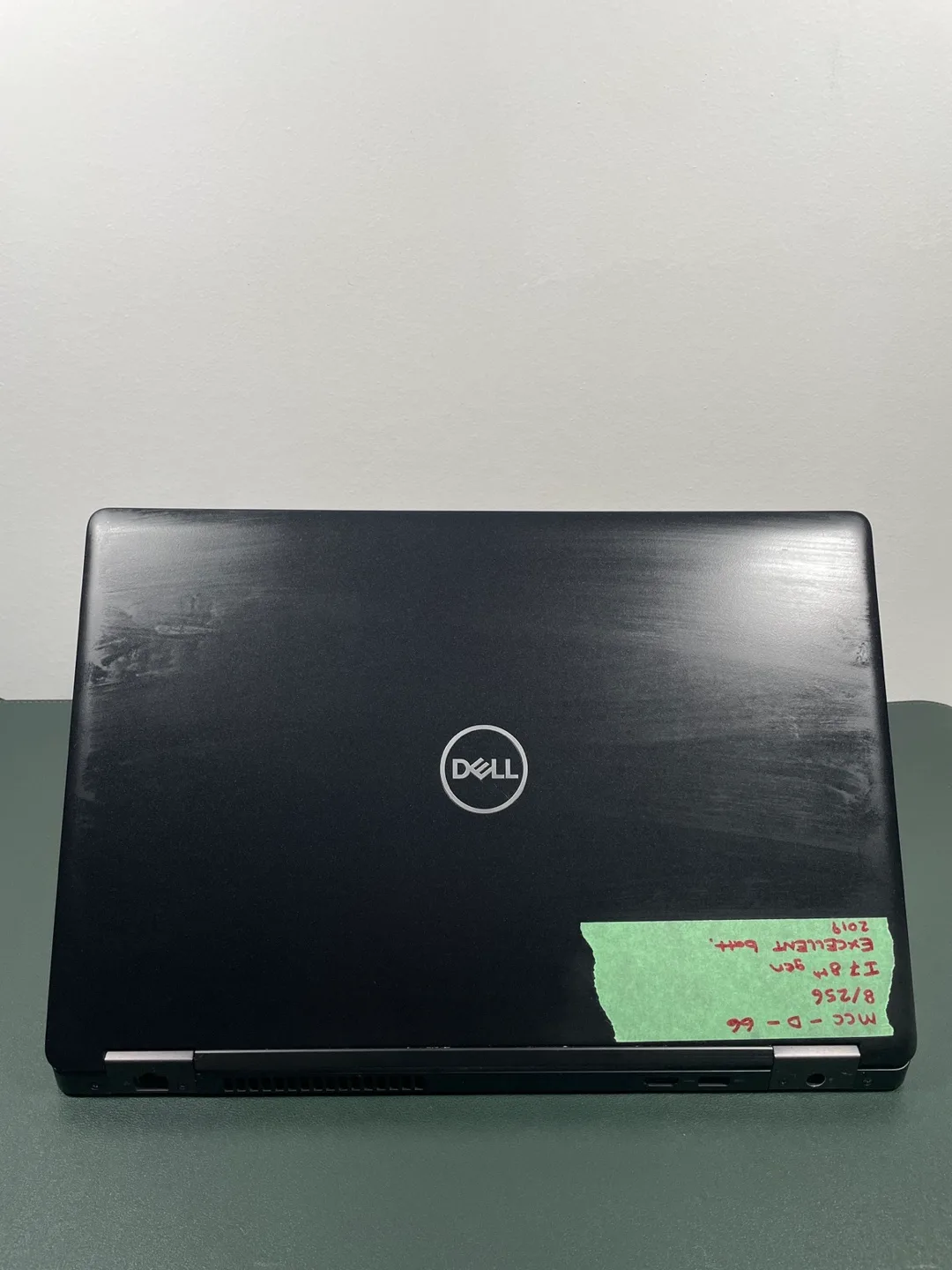 15.5” Dell Latitude 5580 with Windows 11 + Charger image indicator(3)