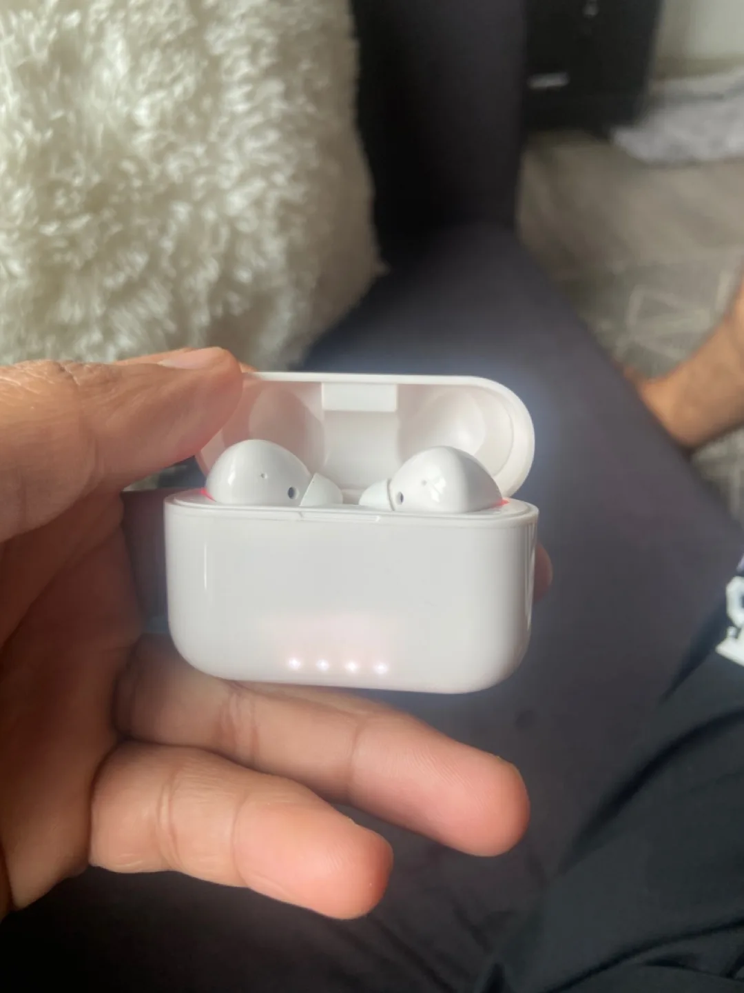White Wireless Earbuds thumbnail