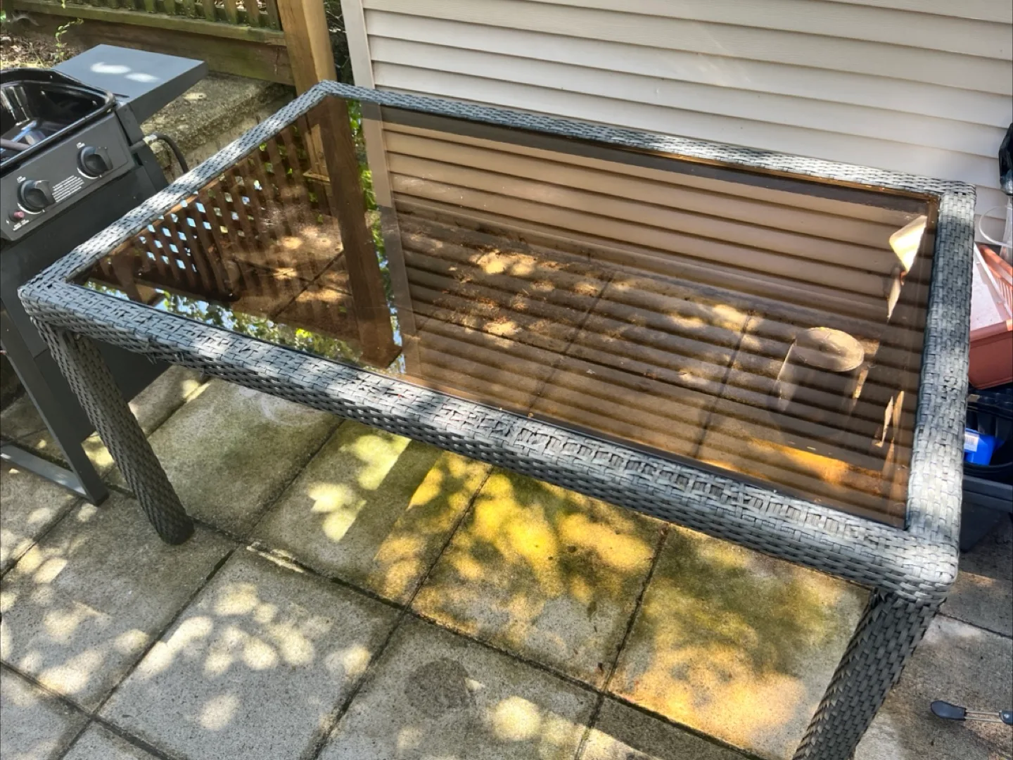 Outdoor Patio Table - Glass Top 🍁🇨🇦 thumbnail