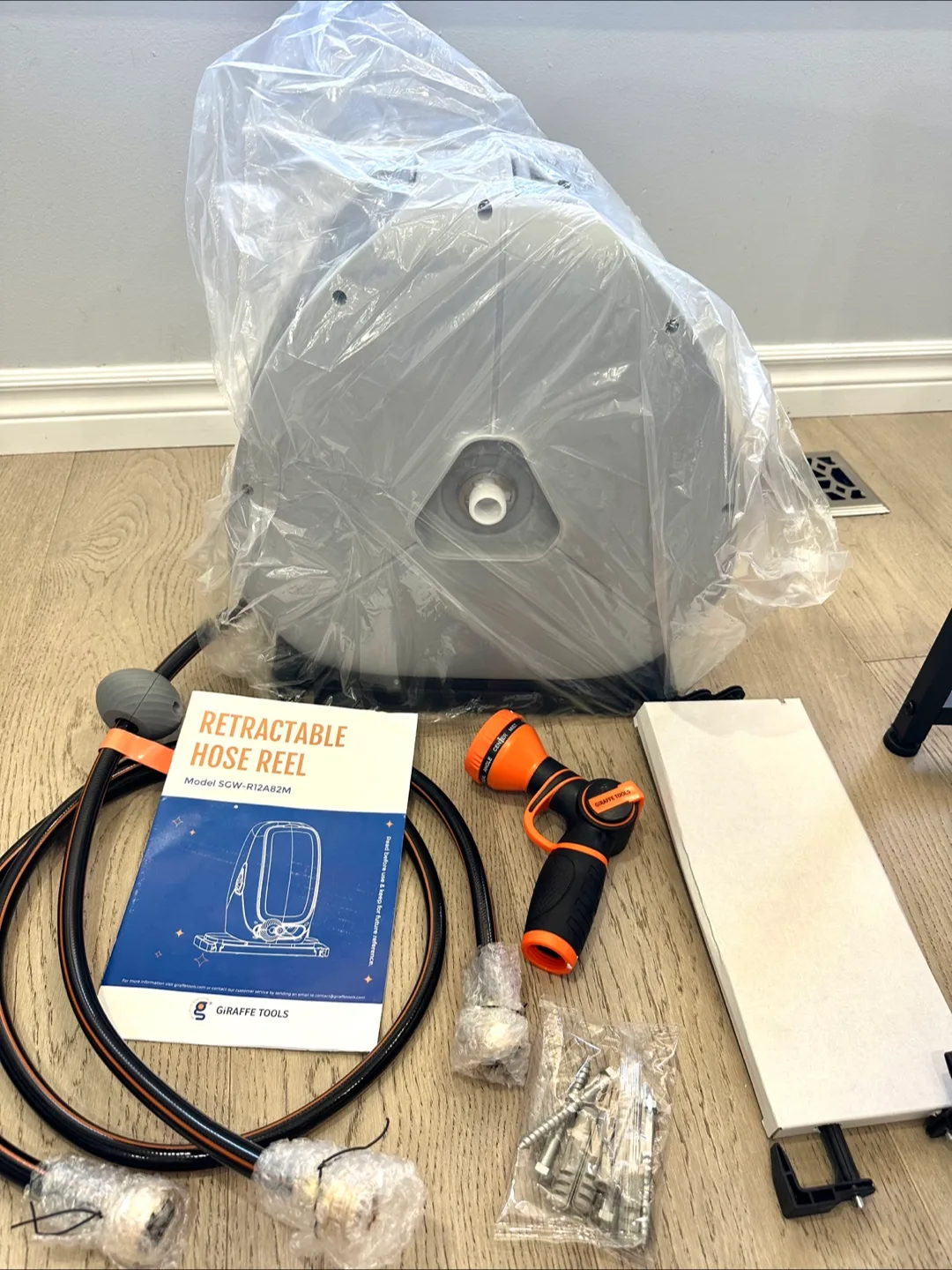 Giraffe Tools Retractable Hose Reel - 82ft image indicator(3)