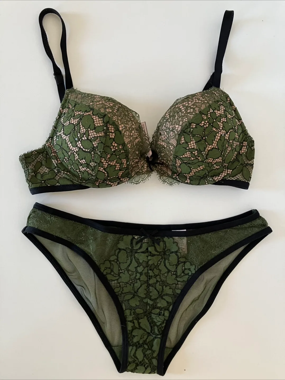 Victoria's Secret Dream Angels Set - Size 32B/S thumbnail