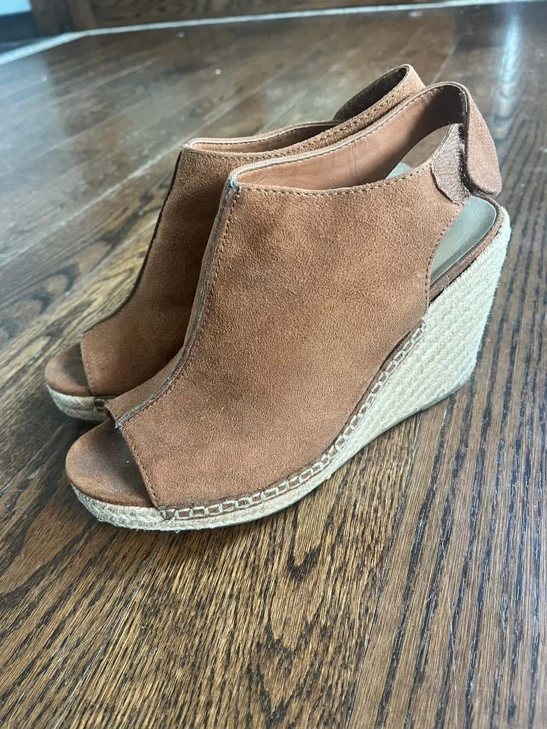 Women’s heels thumbnail