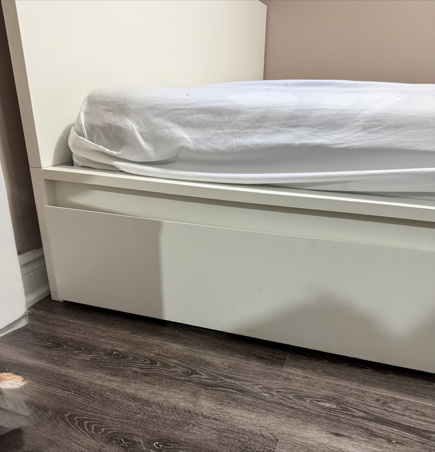 IKEA Malm Bed Frame - White king size - photo 3