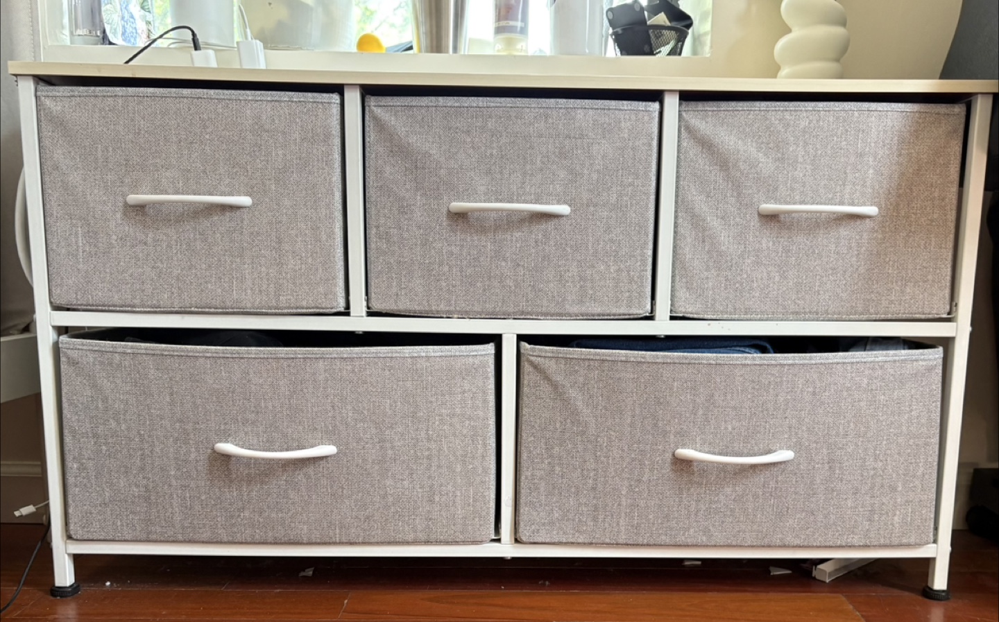 5-Drawer Storage Dresser with sturdy table