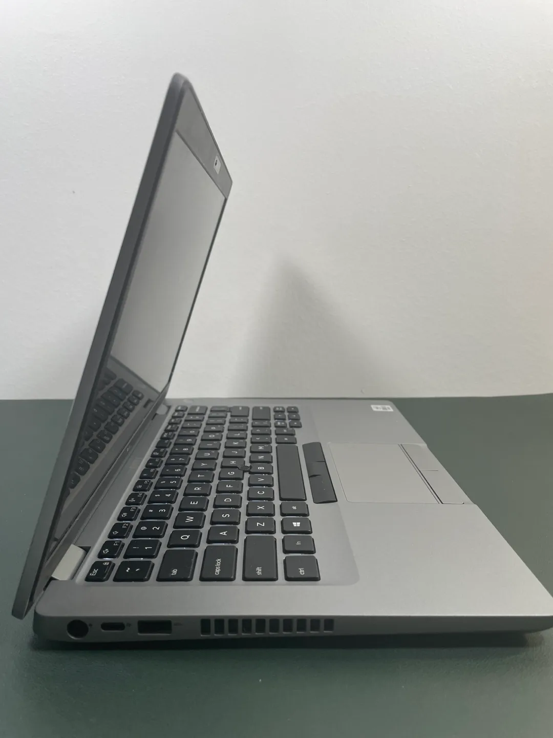 Dell Latitude 5410 Laptop (8GB RAM/256 GB SSD) - Windows 11 Pro image indicator(3)