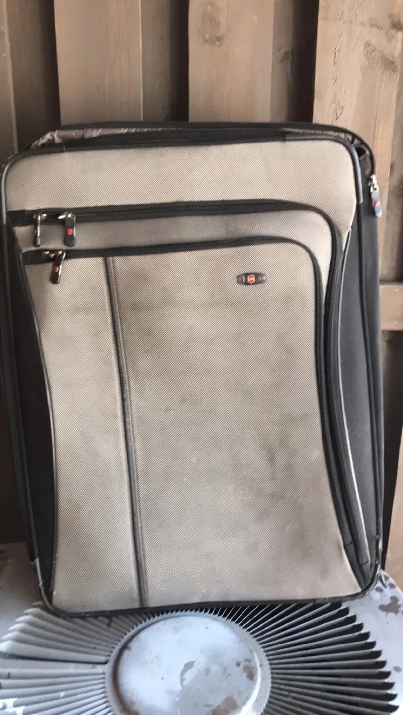 Suitcase🇨🇦 thumbnail