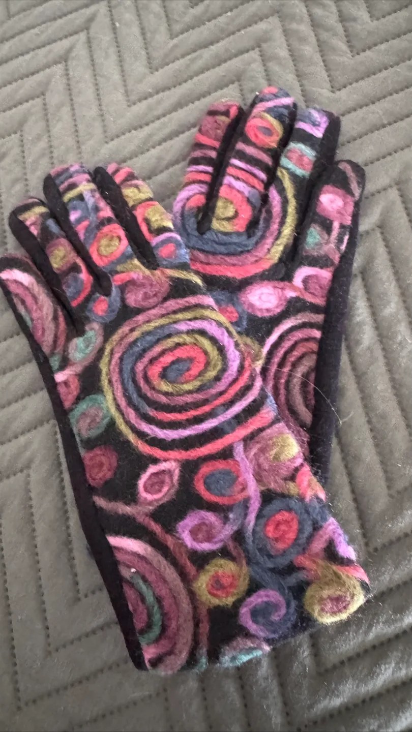 Touchscreen Compatible Gloves - One Size thumbnail
