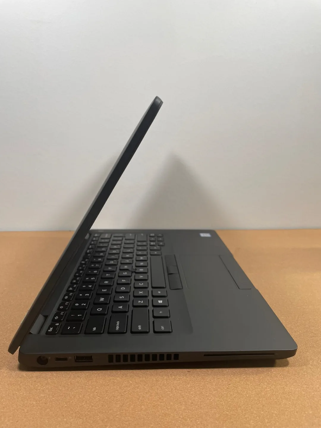 Dell Latitude 5400 - 16 GB RAM/256 GB SSD - Windows 11 image indicator(4)