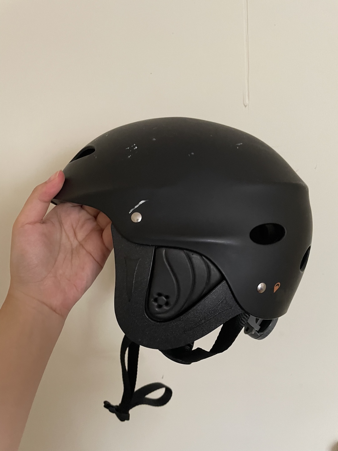 black sports helmet adjustable M women