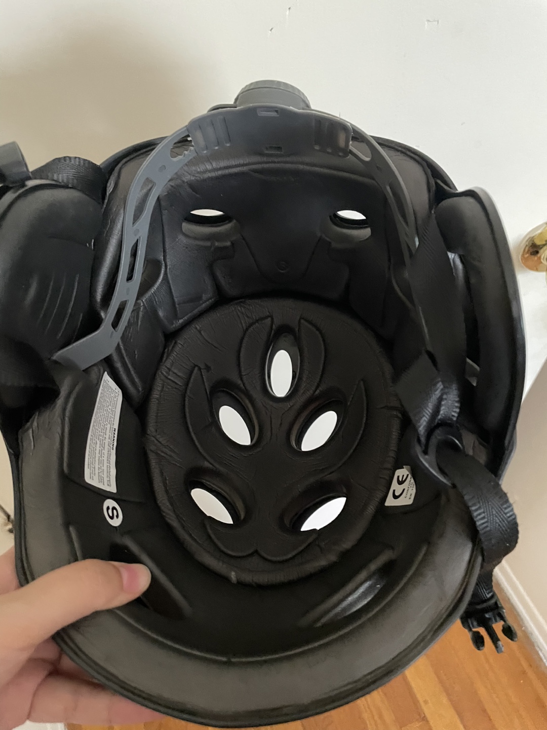 black sports helmet adjustable M women - photo 4