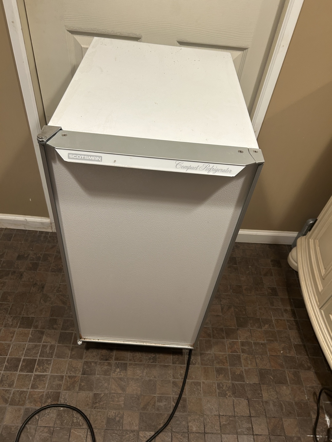 Mini fridge - Scotsman