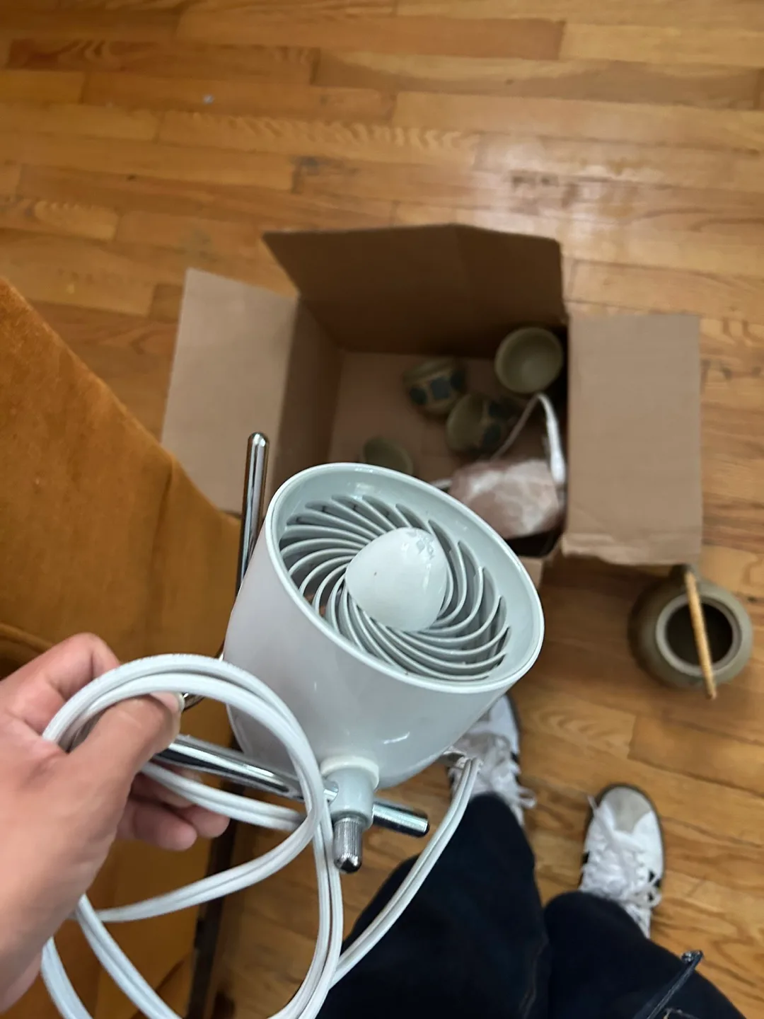 White Desk Fan #freecycle thumbnail