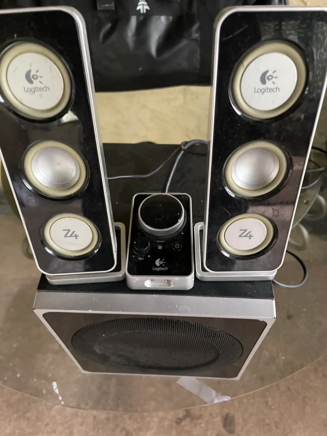 Logitech 2.1 Speaker System thumbnail