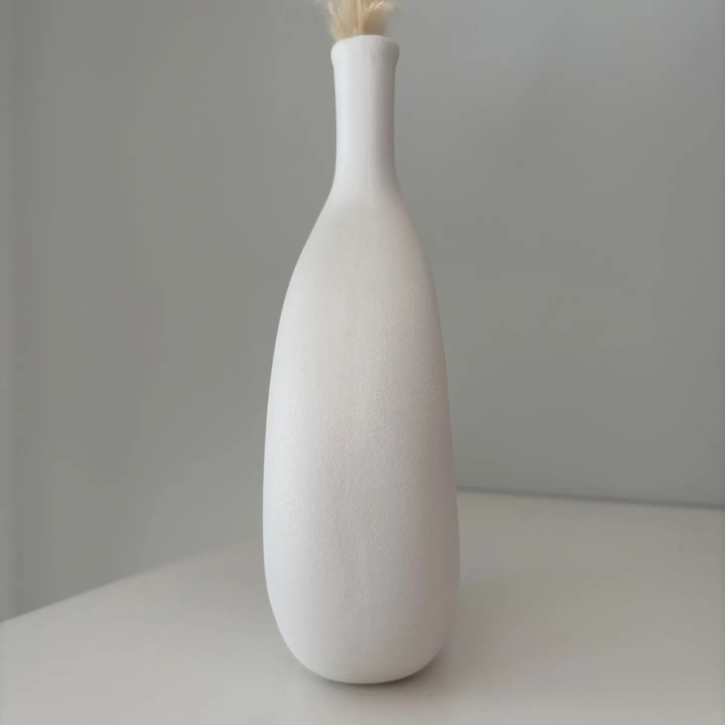 White Ceramic Vase image indicator(4)