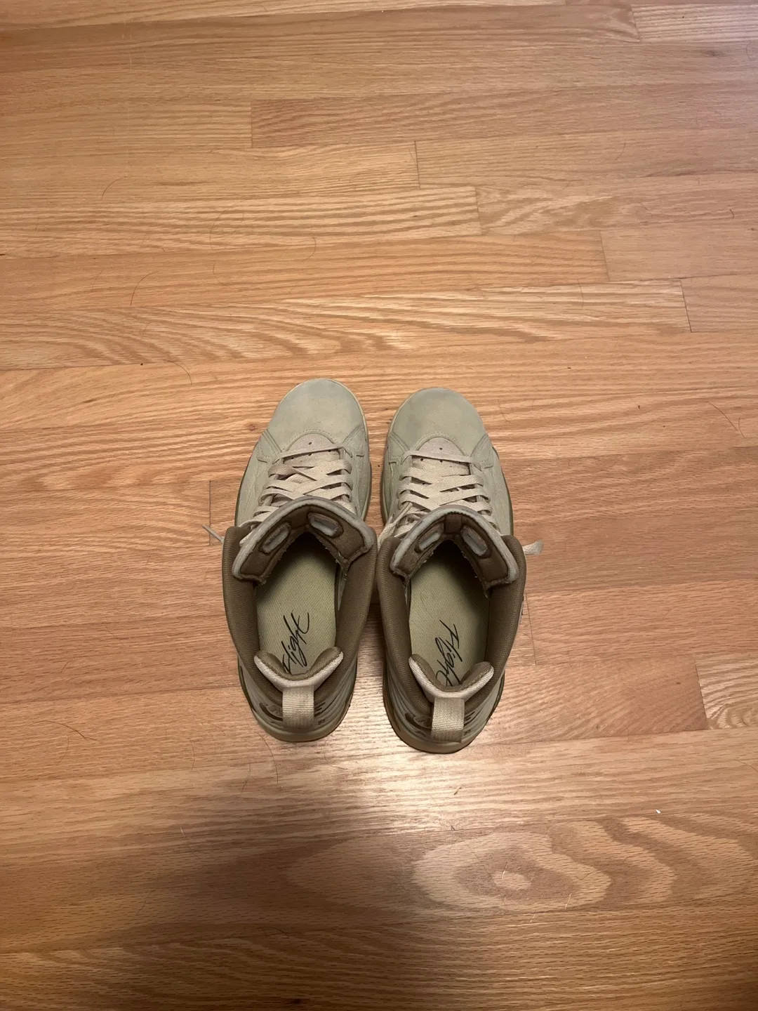 Air Jordan 6 Retro Olive Sneakers image indicator(3)