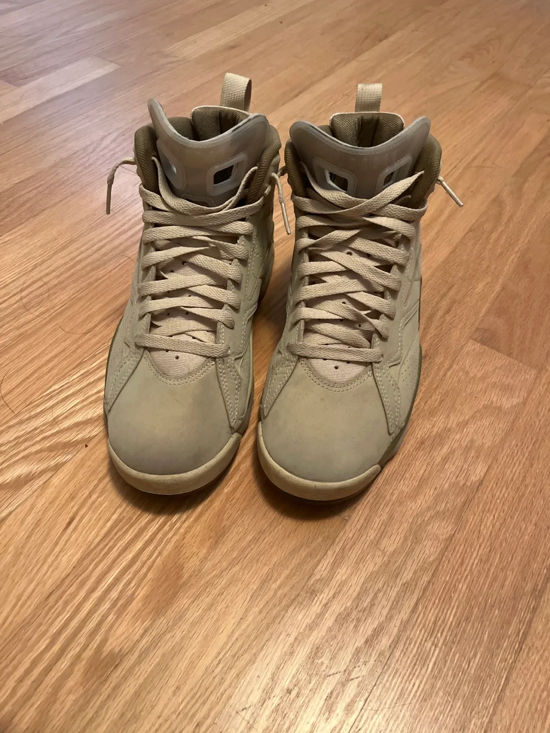 Air Jordan 6 Retro Olive Sneakers image indicator(2)