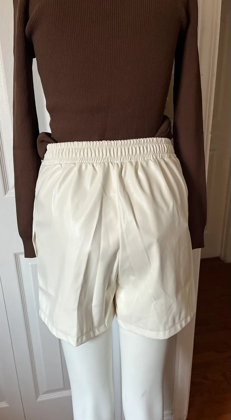 WeiFit Cream Faux Leather Shorts - Size M image indicator(6)