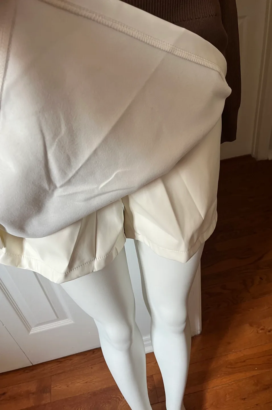 WeiFit Cream Faux Leather Shorts - Size M image indicator(10)