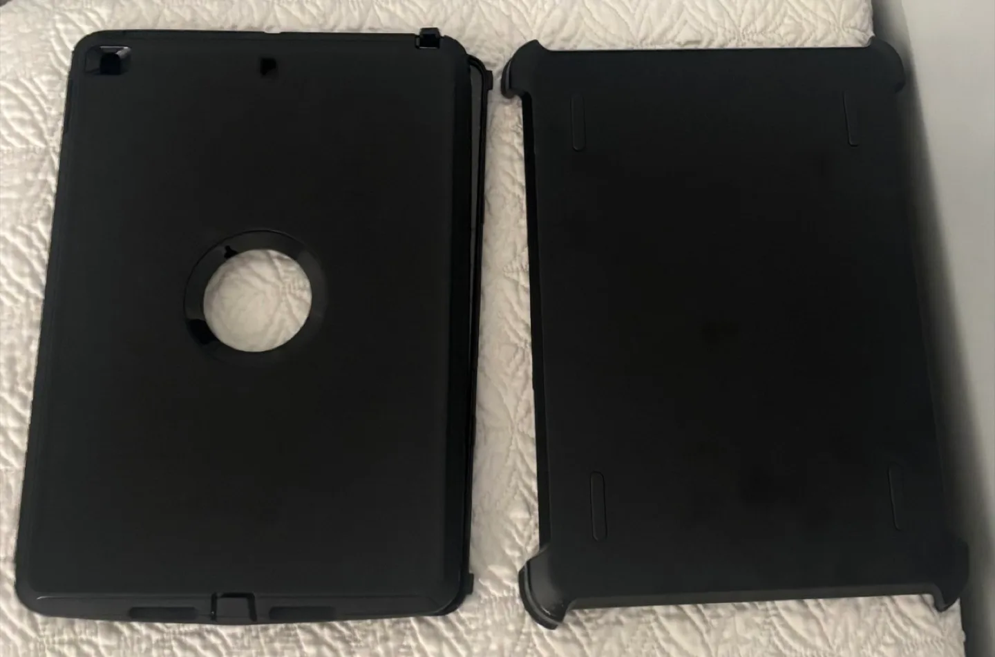 OTTERBOX Defender Series Case for iPad 10.2" image indicator(2)