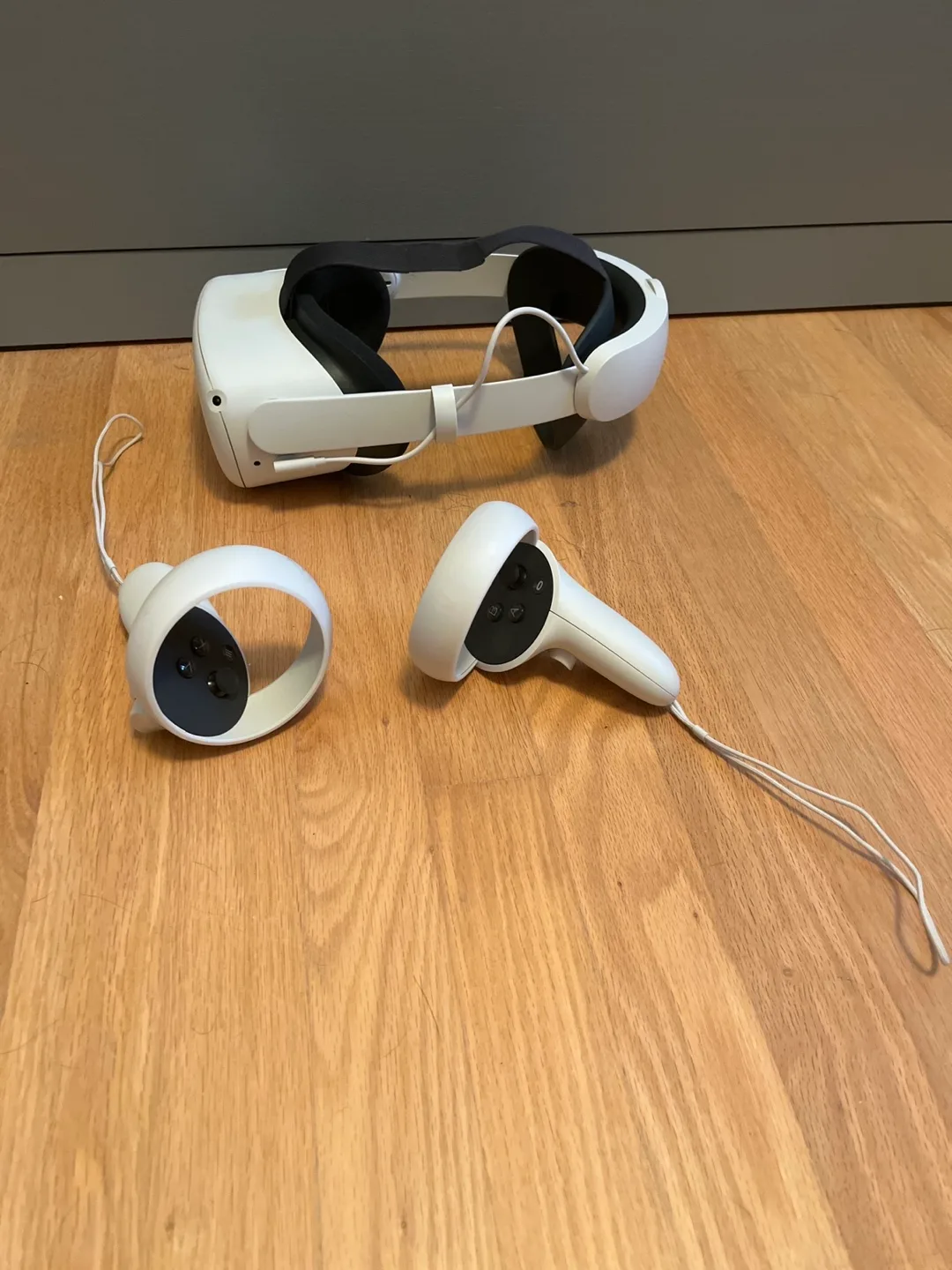 Meta Quest 2 VR Headset image indicator(6)