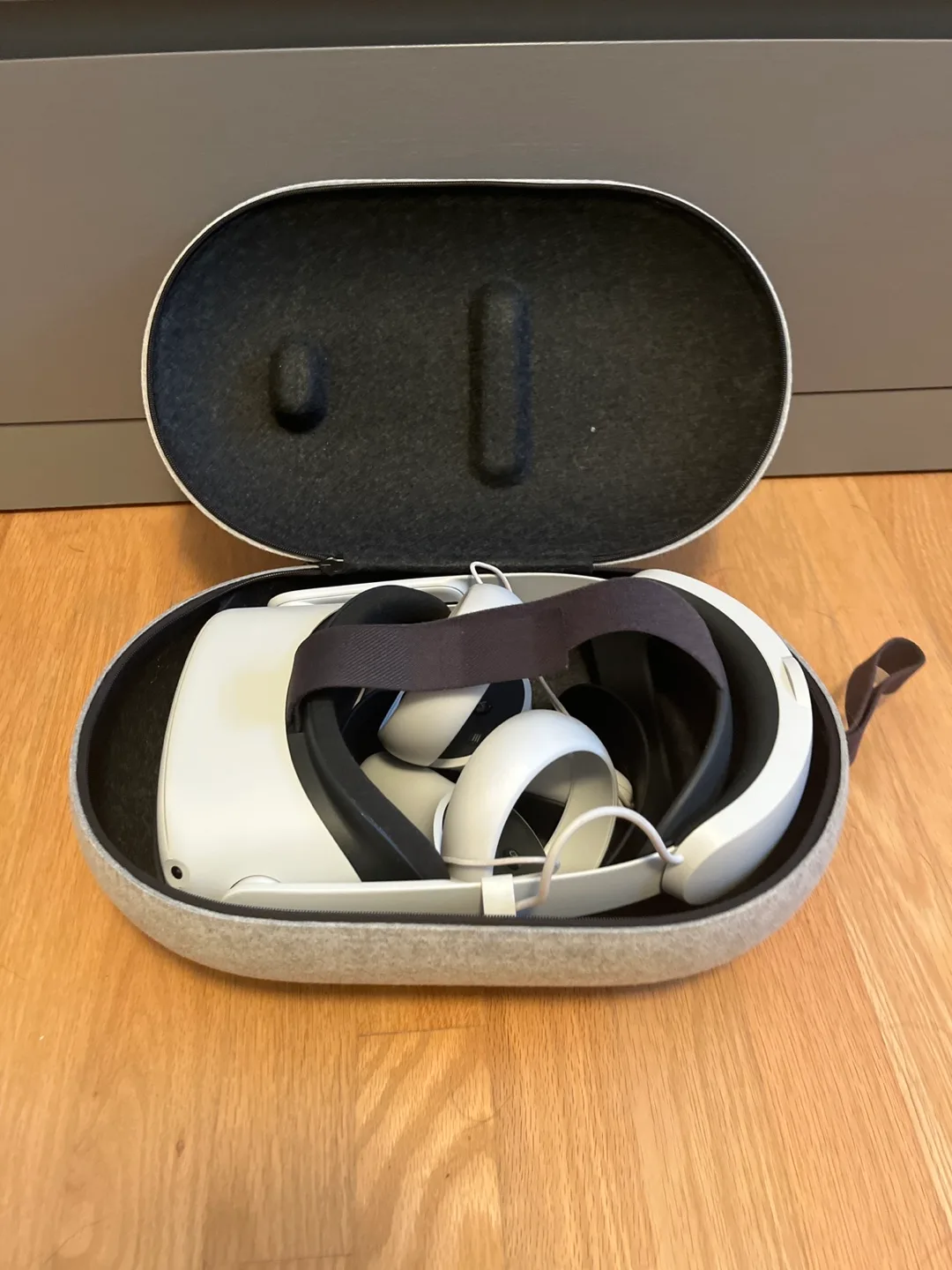 Meta Quest 2 VR Headset image indicator(7)