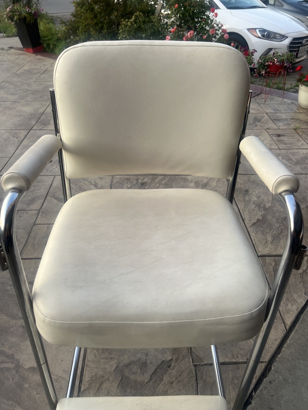 Vinyl Manicure Chair - photo 3