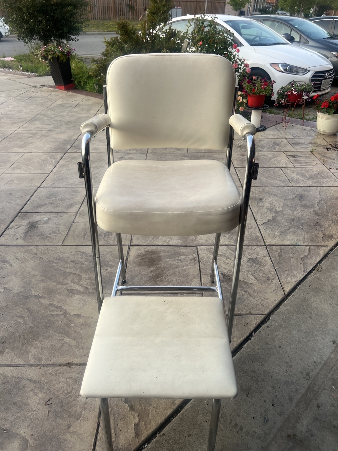 Vinyl Manicure Chair