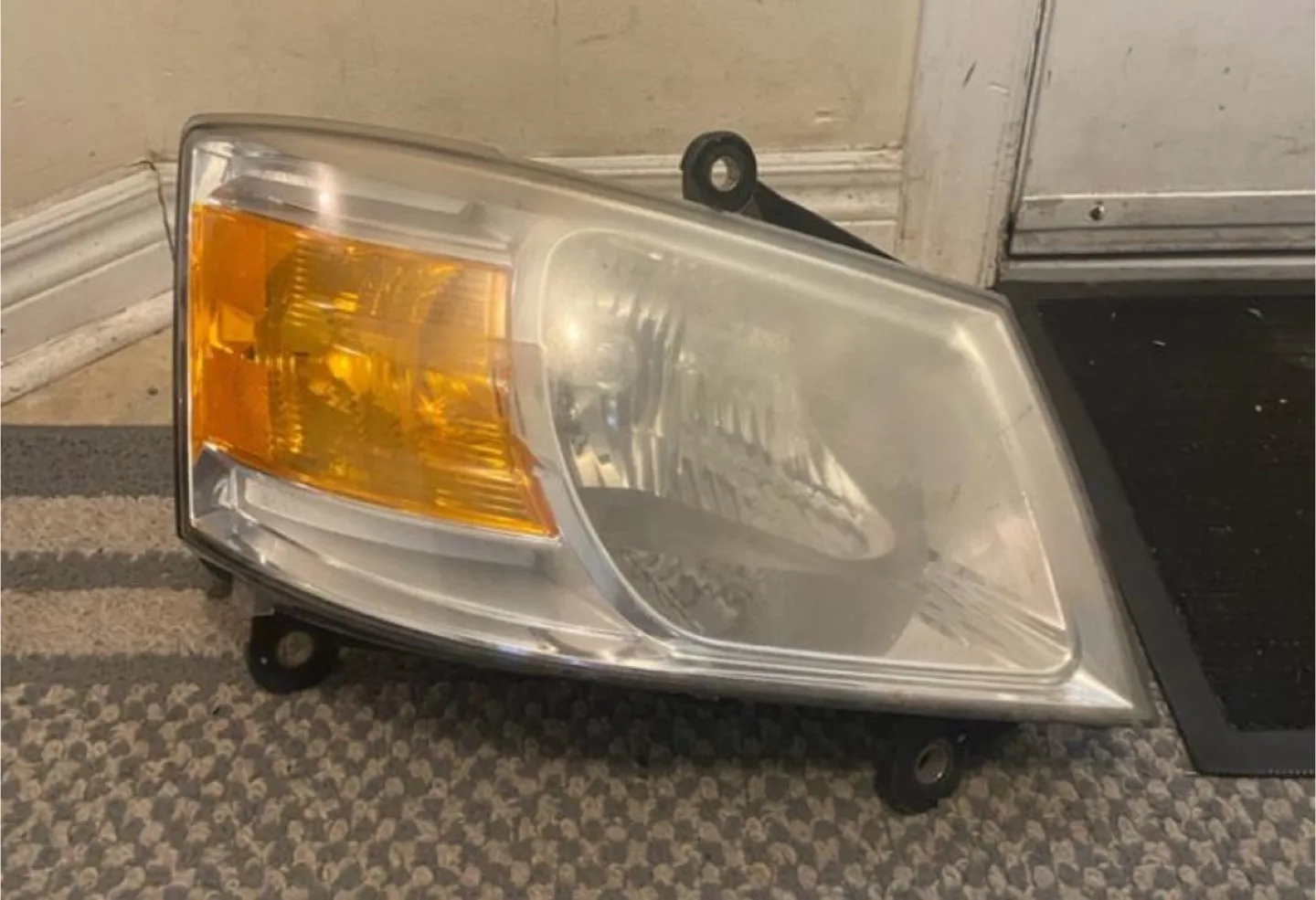 Dodge Grand Caravan Headlights thumbnail