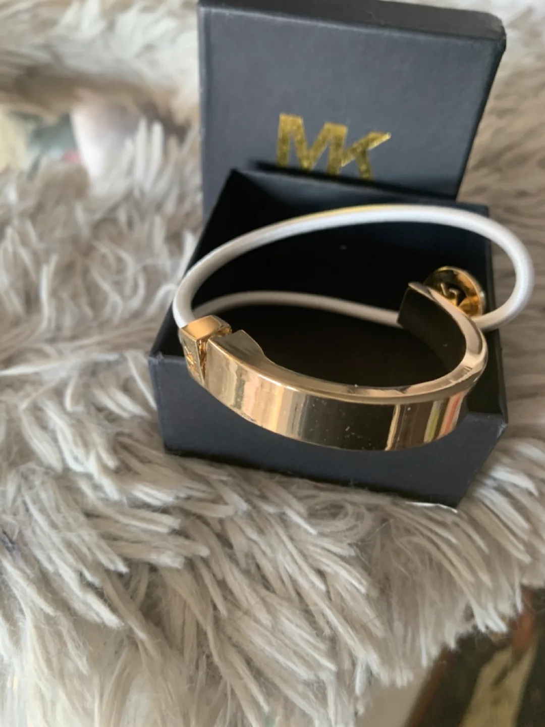 Michael Kors Gold Bracelet image indicator(2)