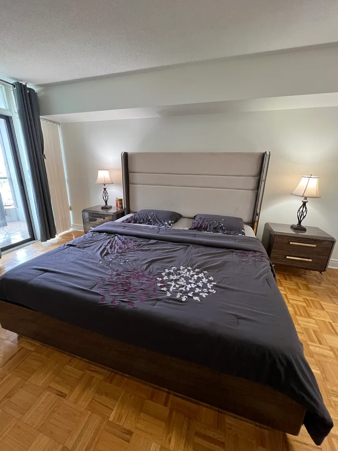 Elegant King Bed Set Side Tables & Dresser Mirror thumbnail