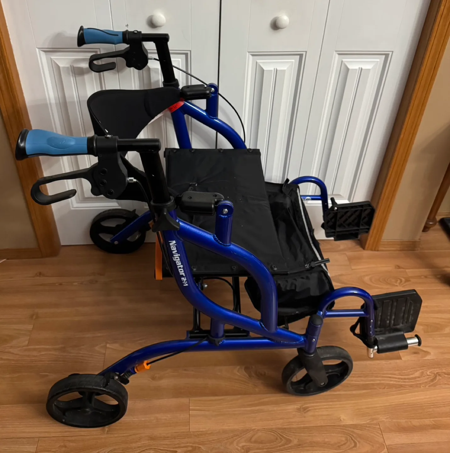 Hugo Navigator 2.0 Rollator Walker - Blue image indicator(3)