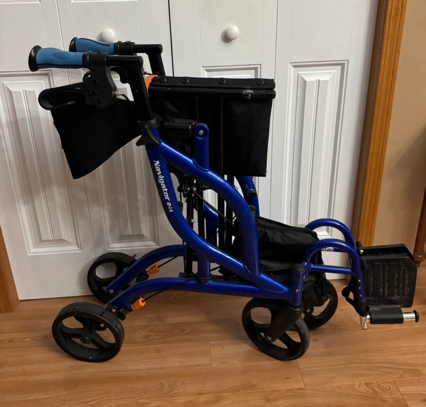 Hugo Navigator 2.0 Rollator Walker - Blue image indicator(7)