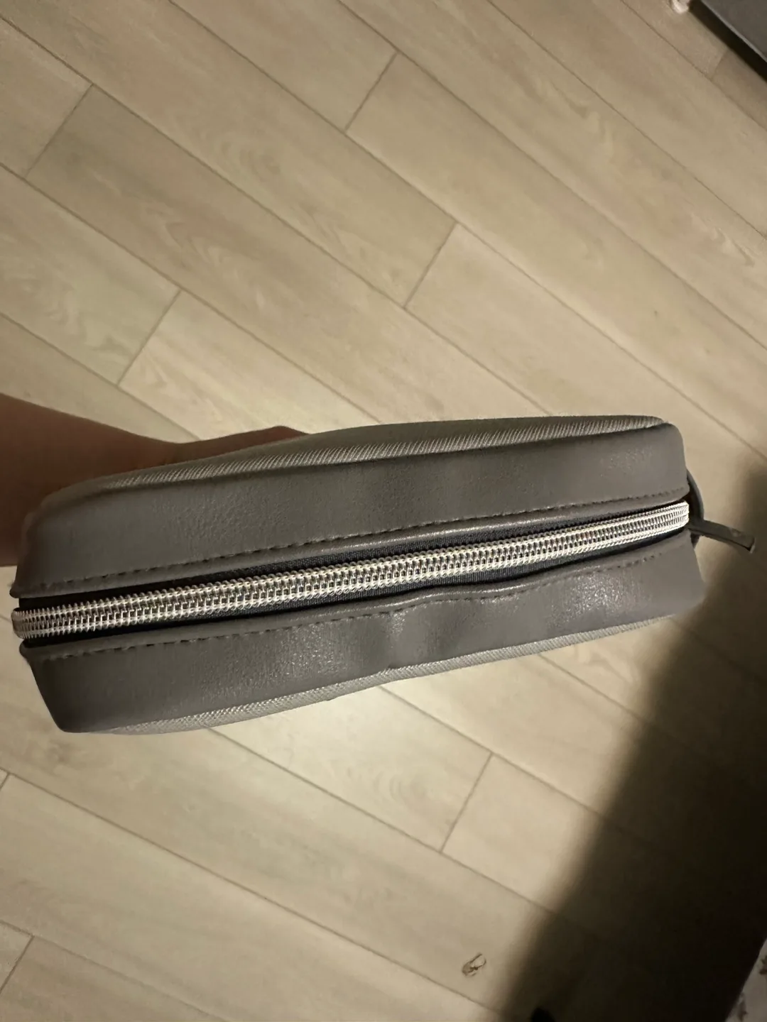 Hackett London Grey Travel Case image indicator(3)