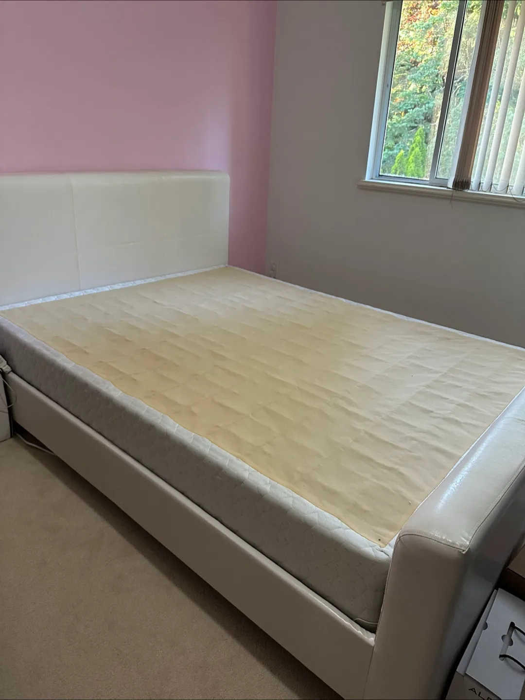 Queen Size box spring - White thumbnail