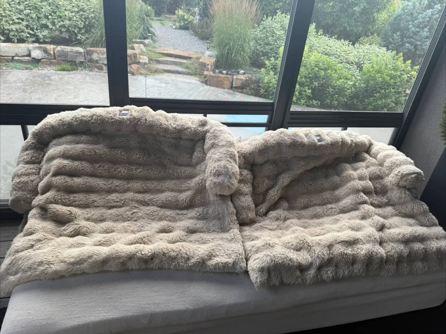 2x funny fuzzy pet beds - couch covers thumbnail