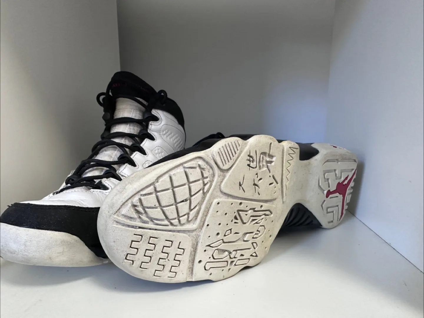 Air Jordan 8 Retro White/Black image indicator(2)