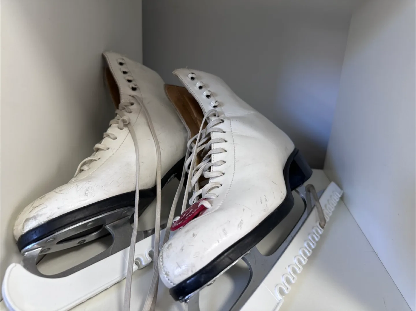 White Figure Skates, Size 8 image indicator(3)