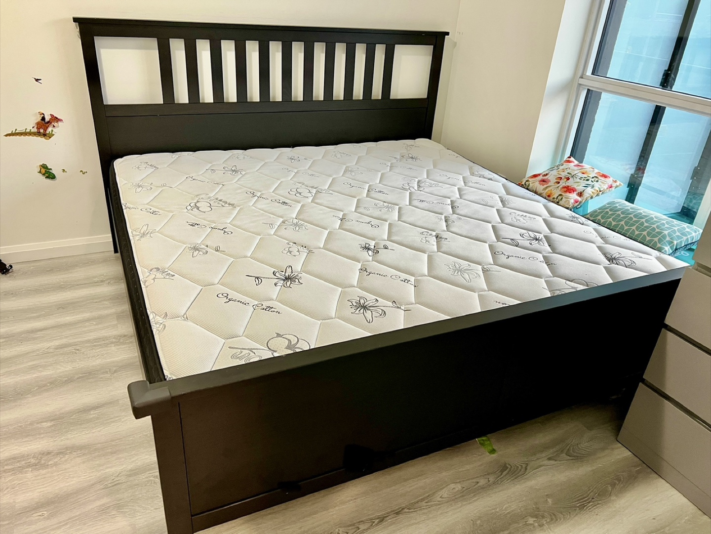 IKEA HEMNES King size Bed + Mattress(Excellent condition) - photo 2