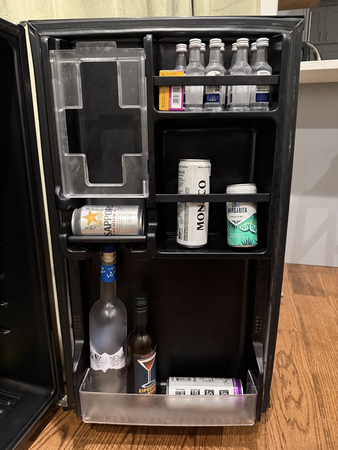 Sanyo Compact Refrigerator - photo 4