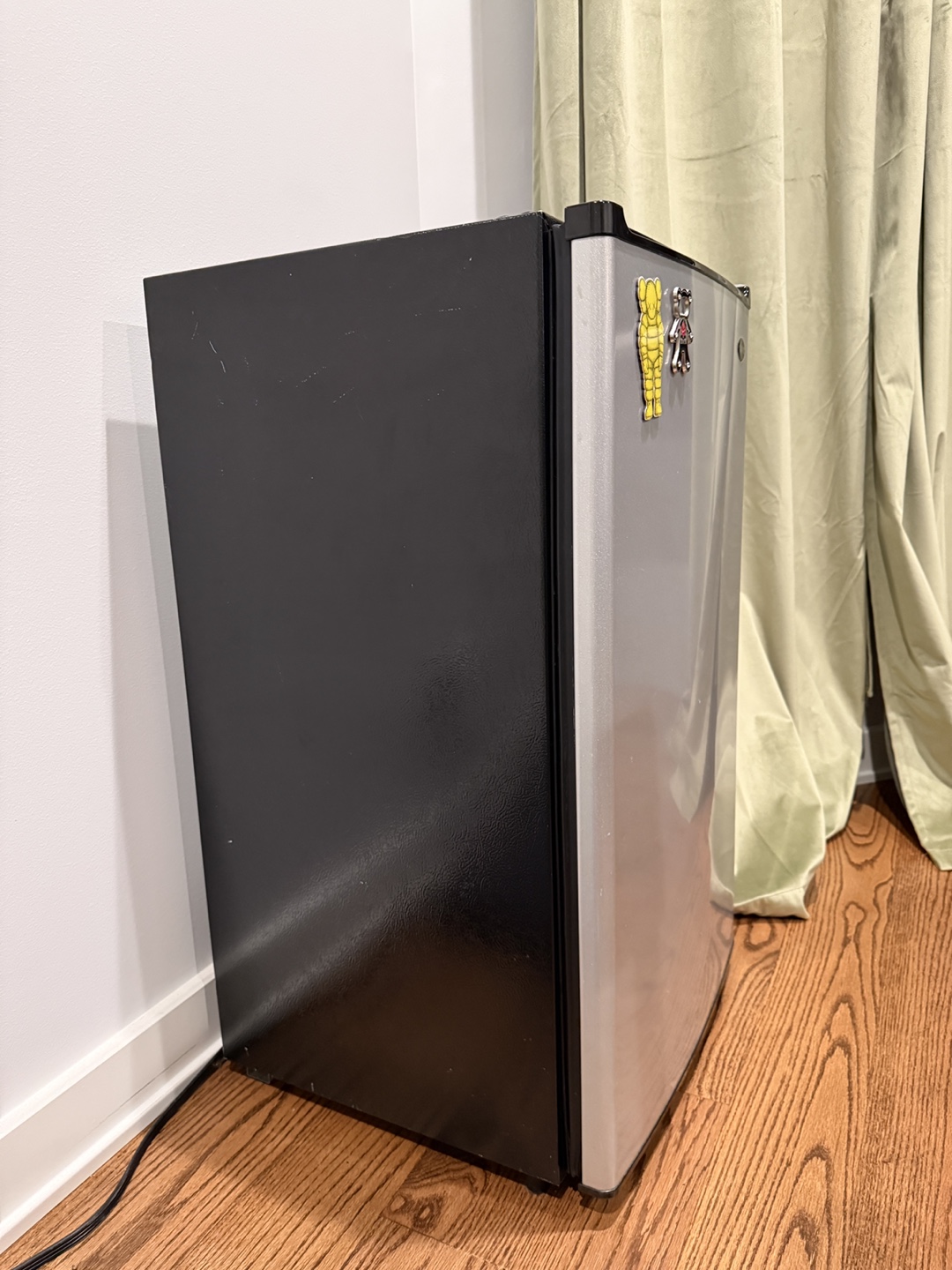 Sanyo Compact Refrigerator - photo 2