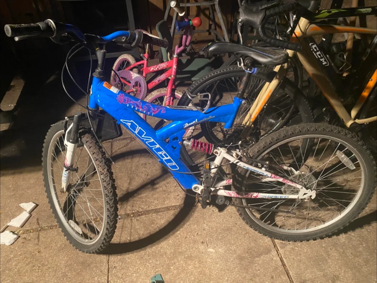 Avigo Dual Suspension 21-Speed Bike thumbnail