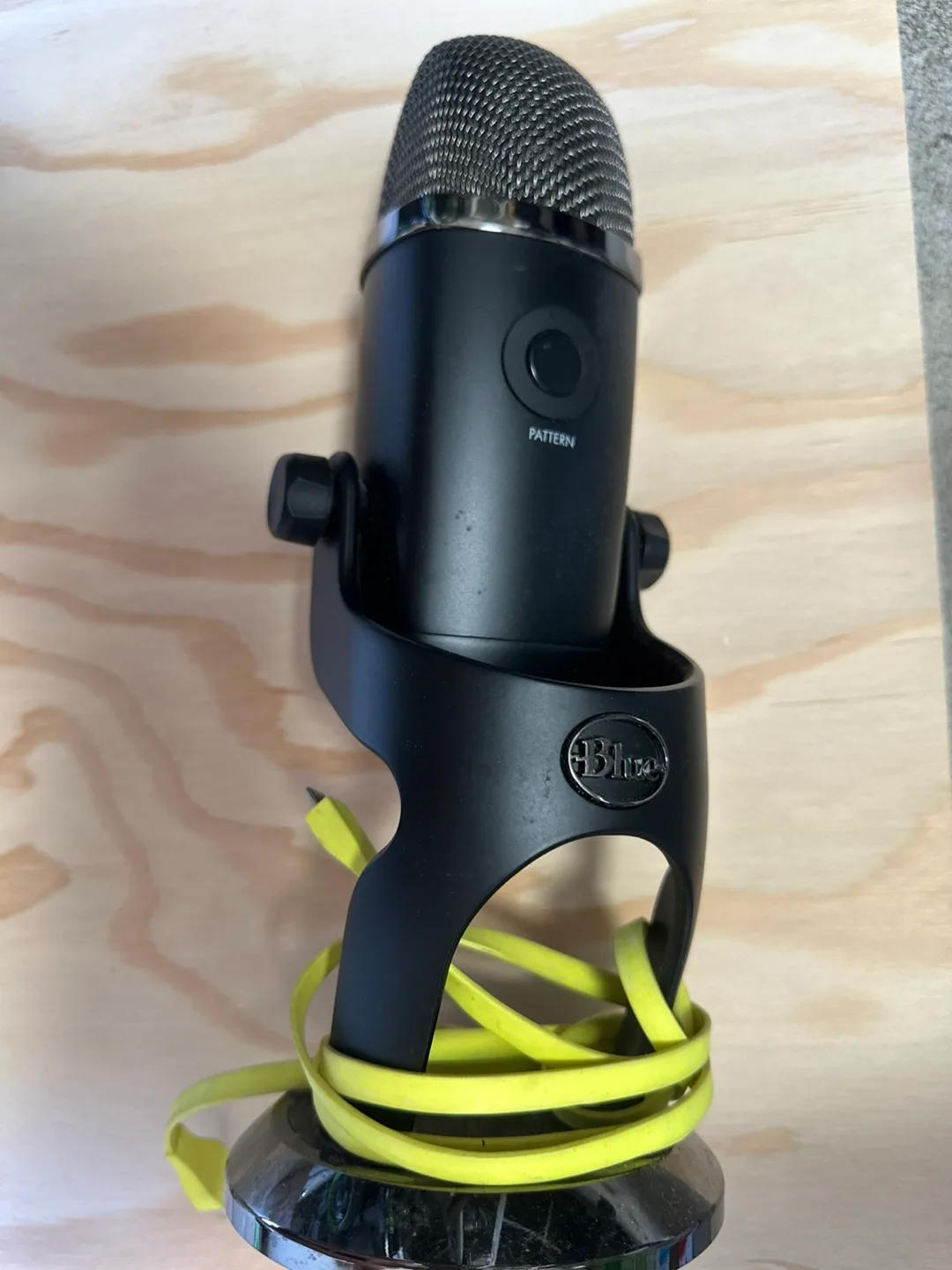 Blue Yeti Microphone - Black image indicator(3)