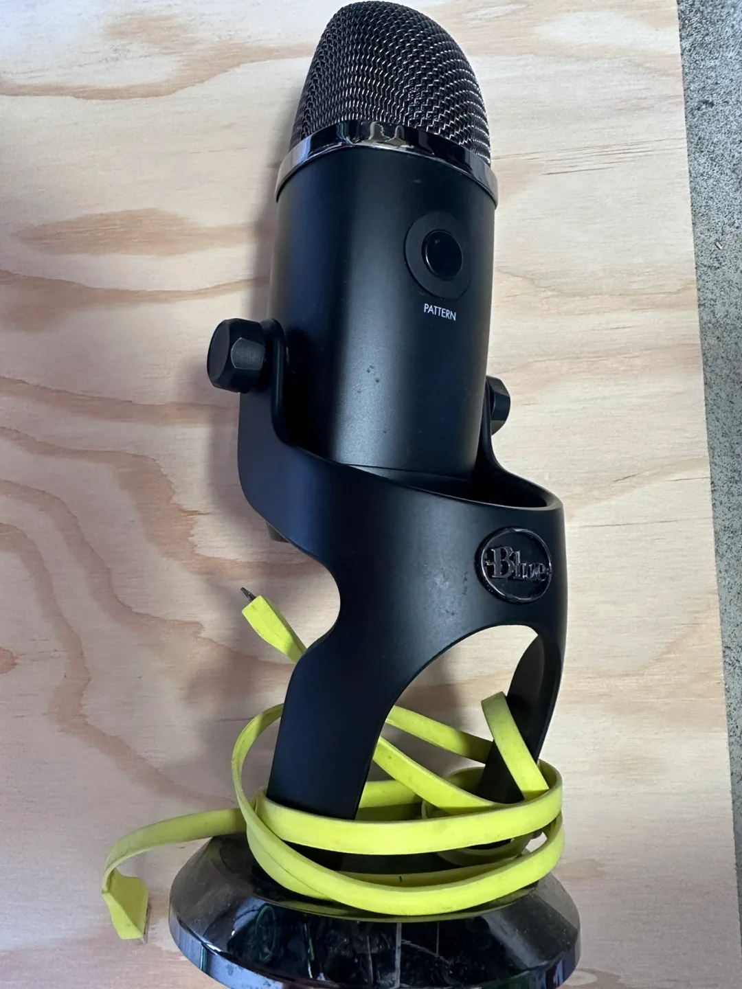 Blue Yeti Microphone - Black image indicator(2)