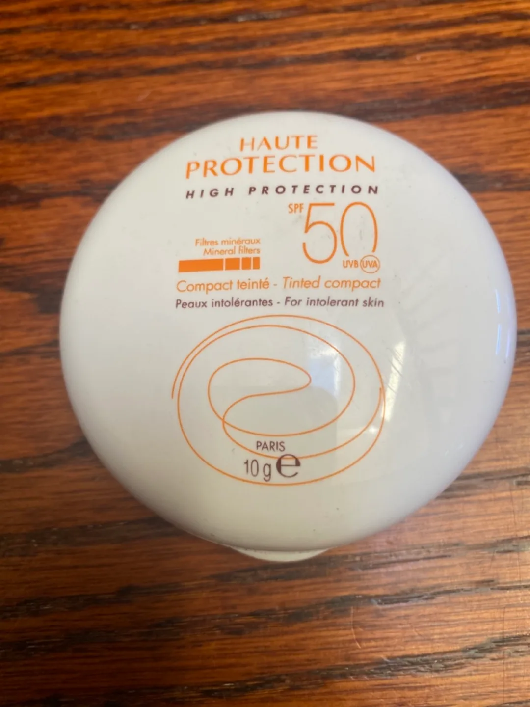 Avène Haute Protection Tinted Compact SPF 50 thumbnail
