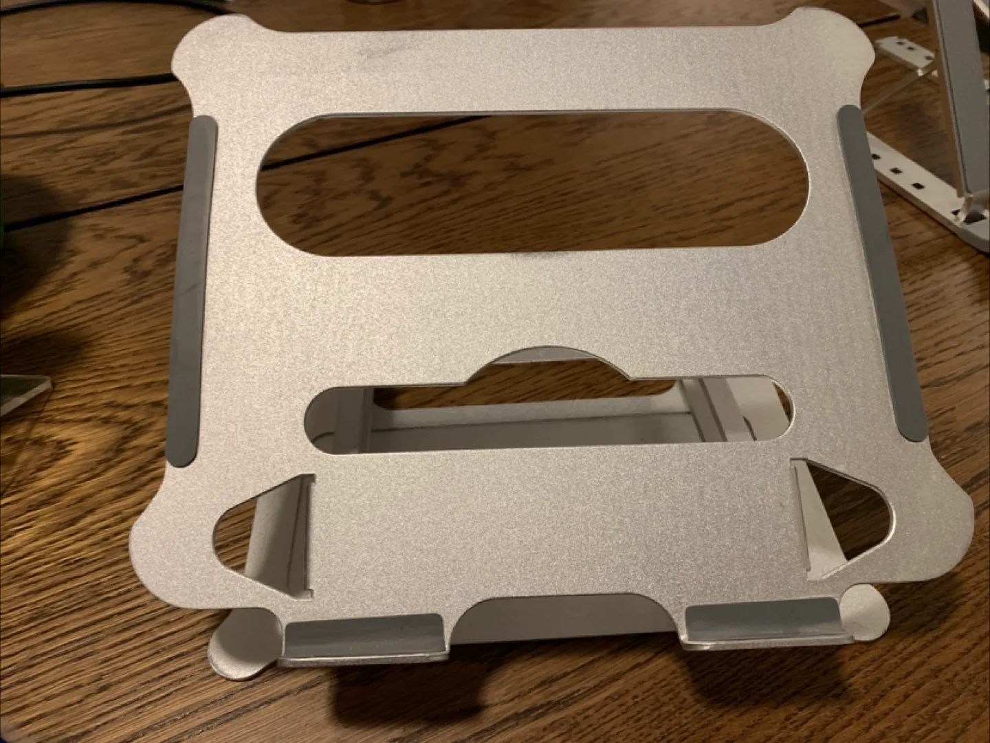 Adjustable Aluminum Laptop Stand image indicator(2)