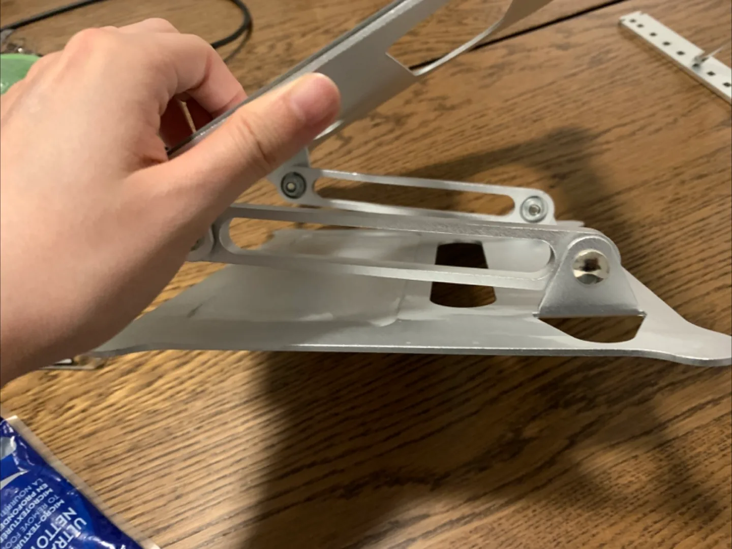 Adjustable Aluminum Laptop Stand image indicator(3)